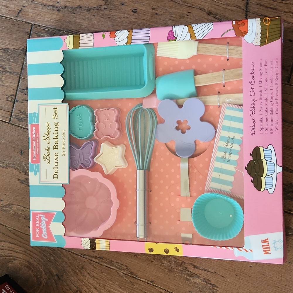 Palm Harbor kids baking set